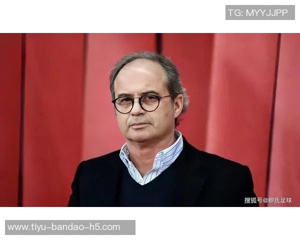 坎波斯荣获最佳足球管理者奖坚定信心带领巴黎迈向新征程